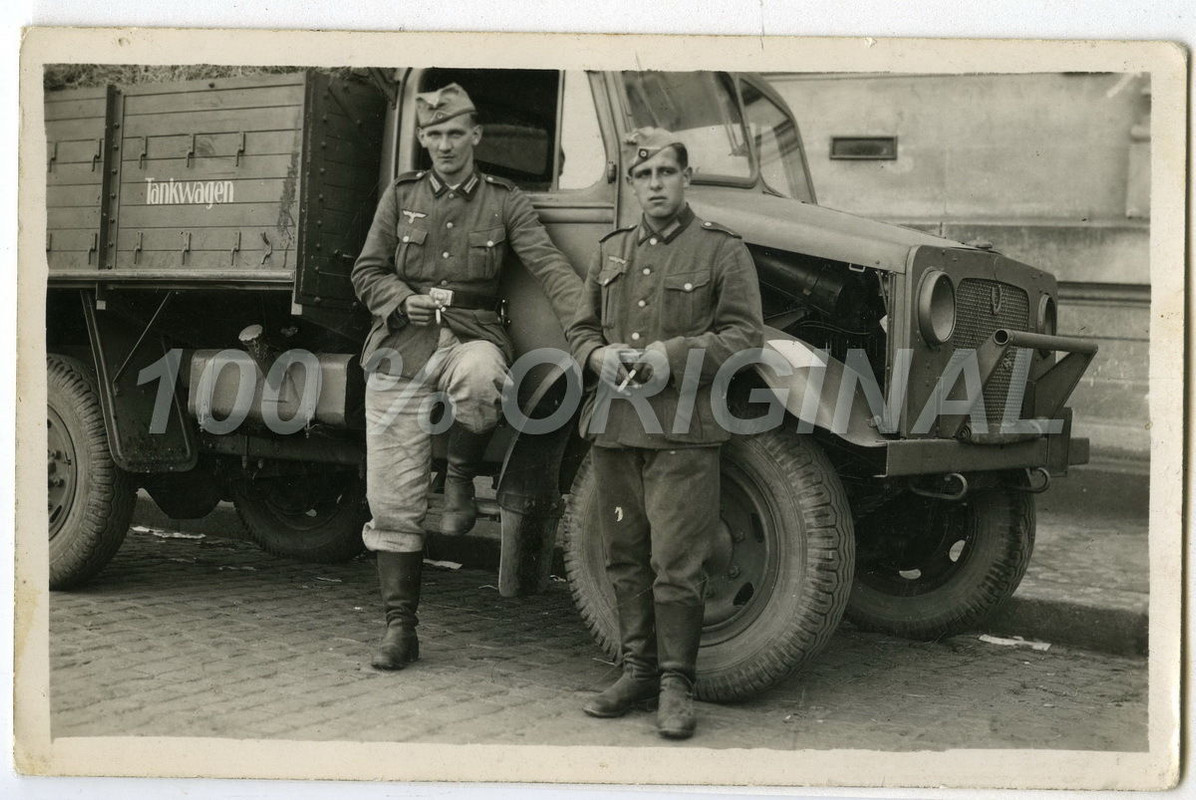 Foto Süd Italien 1942 Beute Lkw Kfz Auto Soldate