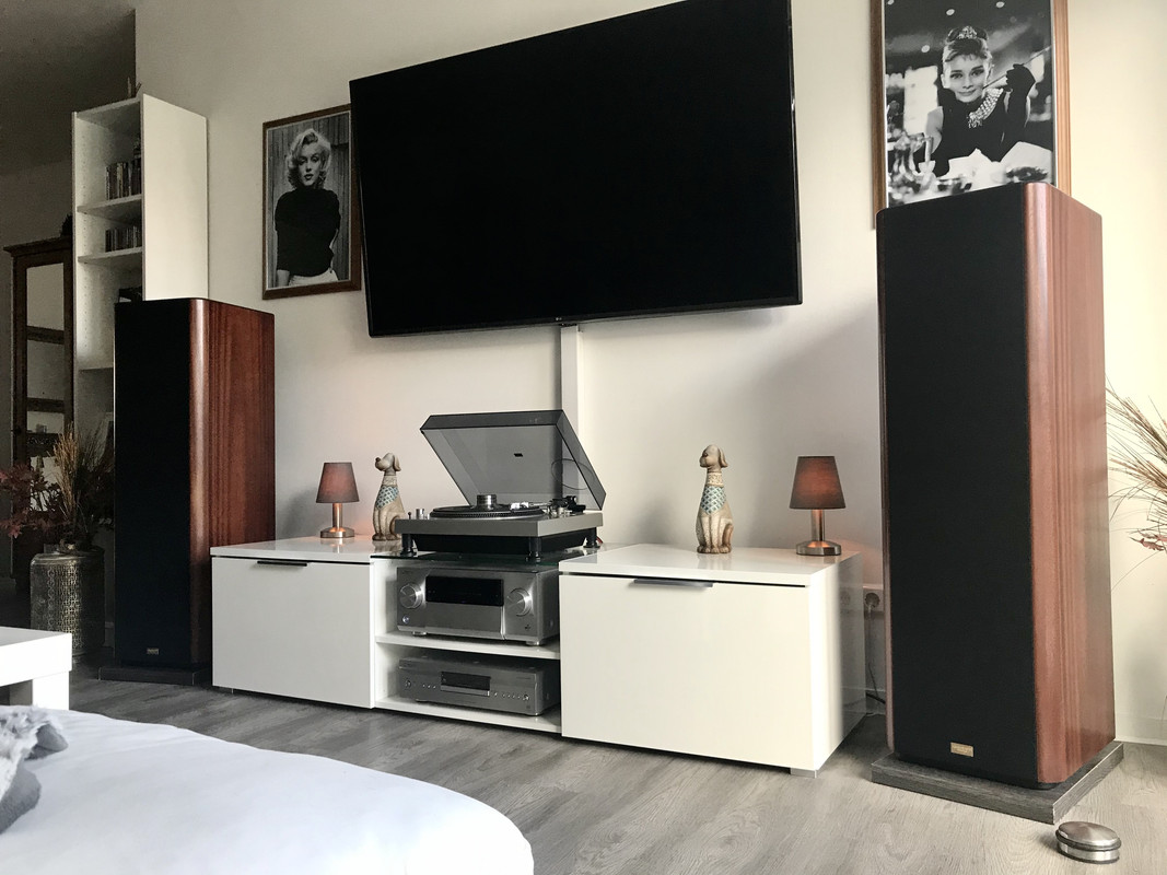 EE2202B9-0C26-439F-91C5-E36CD9BDA41D