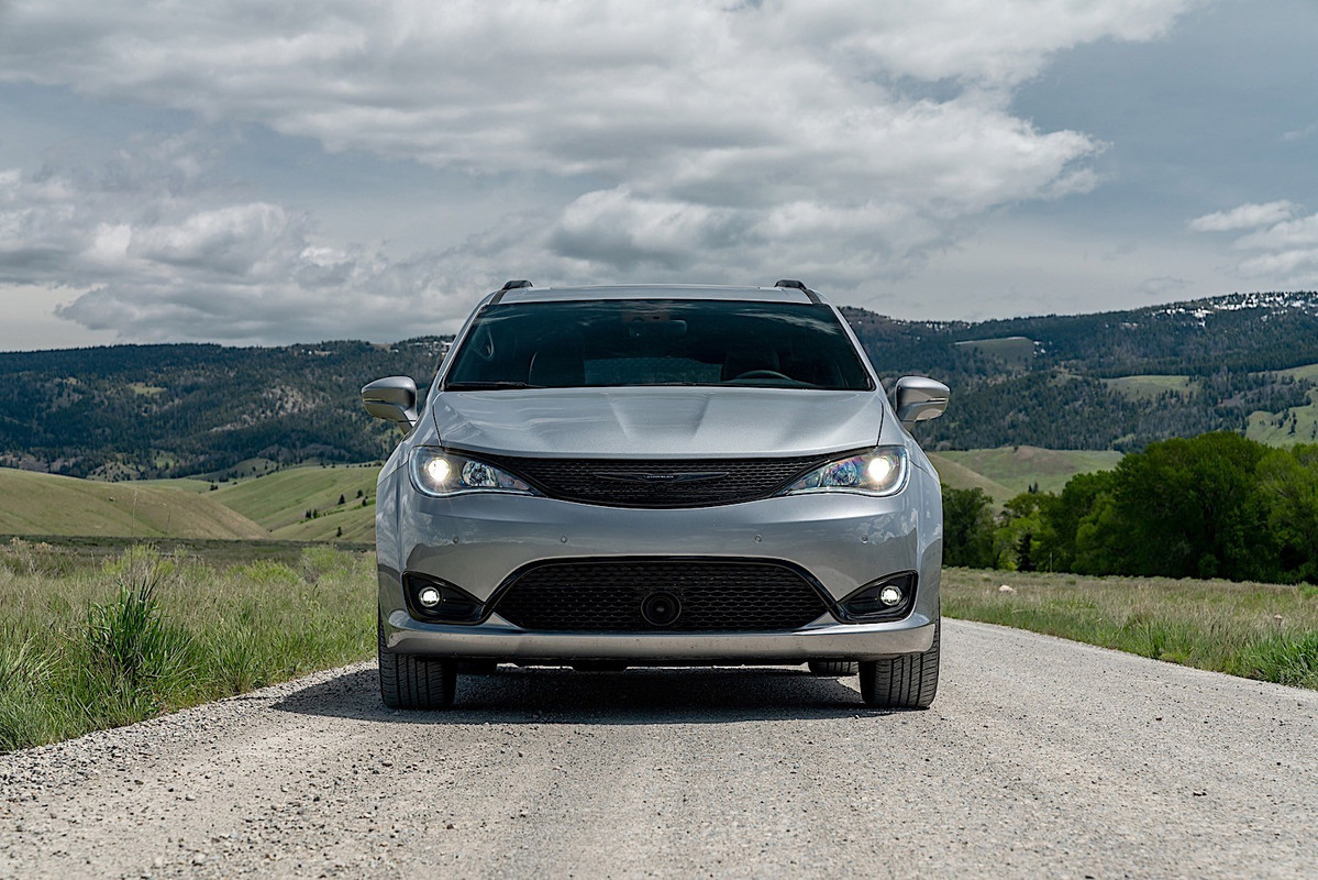 2020 Chrysler Pacifica Red S Edition (2)