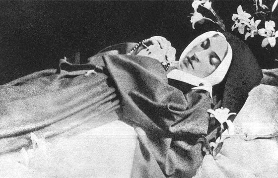 La benedizione di Bernadette sul mondo dans Apparizioni mariane e santuari santa-bernadette