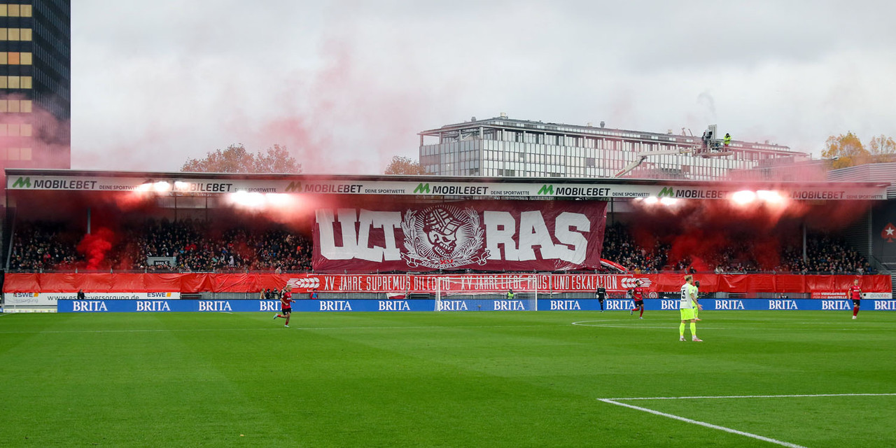 sv-wehen-wiesbaden-1-fc-kaiserslautern-2-bundesliga-2023-2024-6