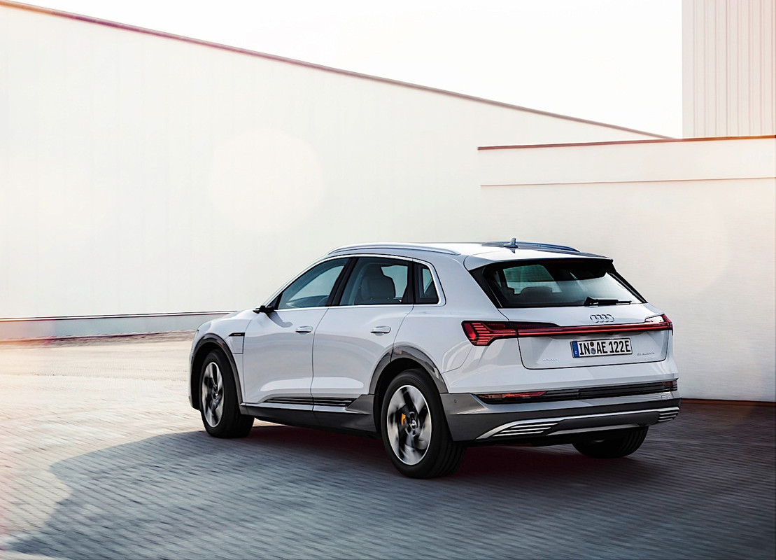 Audi e-tron 50  (2)
