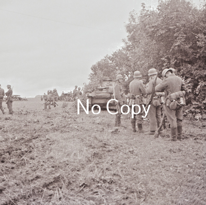 Foto Negativ WK2 - Panzereinheit an der Front im Osten