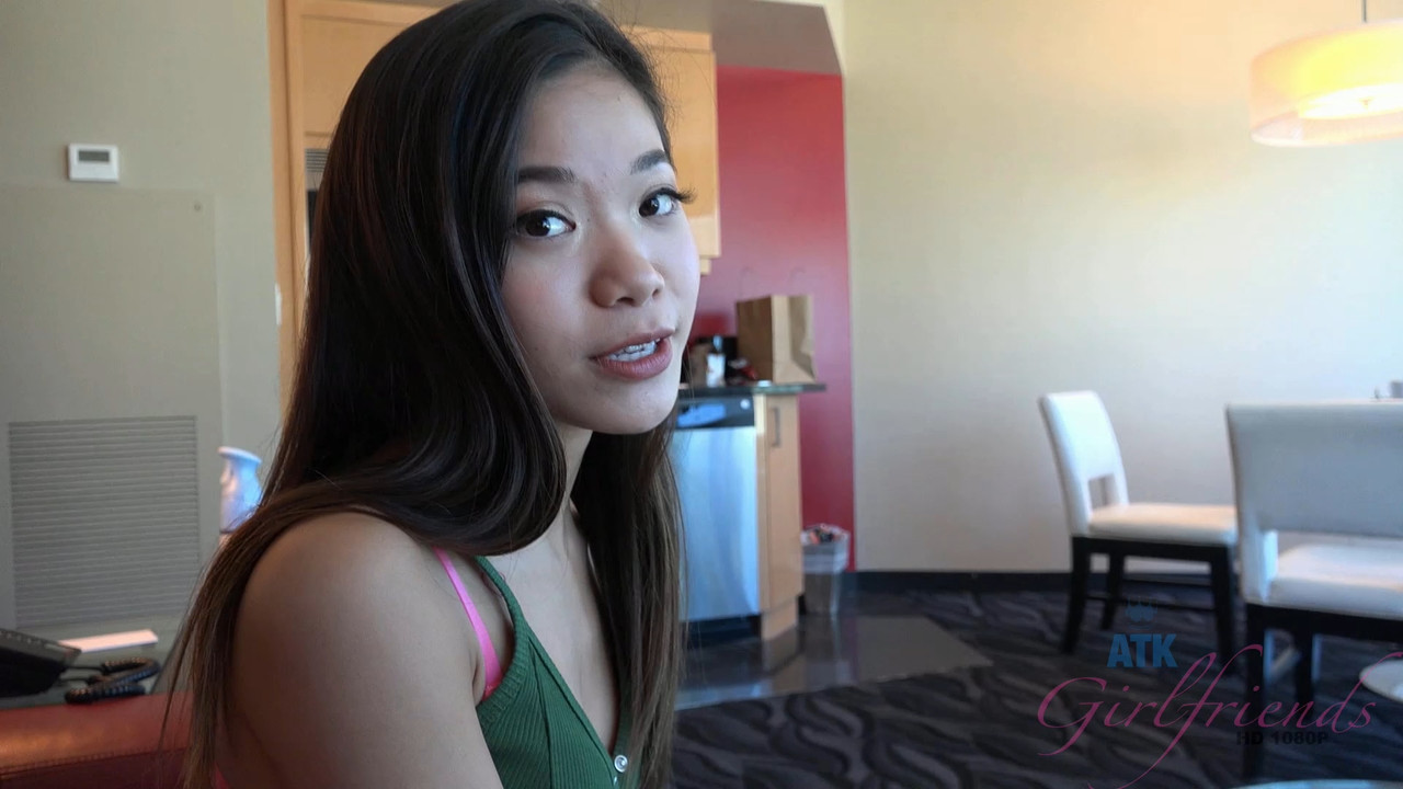 VSky - ATKG!rlfr!3nd$ - 101018 HD.mp4_snapshot_02.06.125