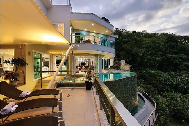 Hilltop villa in Phuket