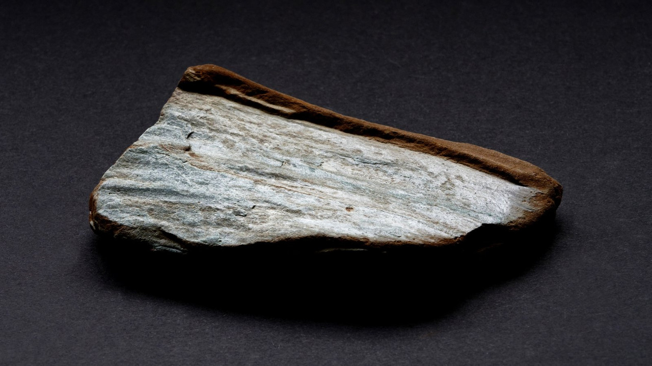 Schiefer 03 Ton-Schiefer Phyllit Lagen (Muskovit) Segnas Flims-Z7-Z7