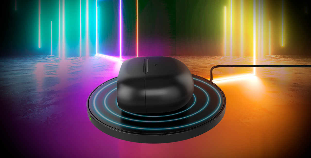 Audífonos Klip Xtreme Zoundbuds y su estuche de carga inalámbrica.