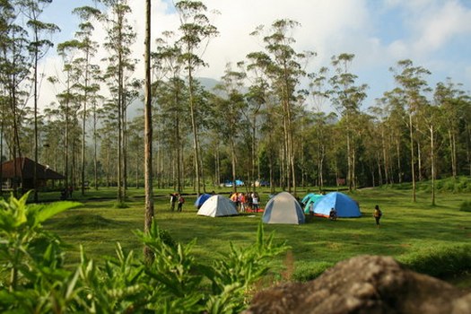 Suasana berkemah di Kampung Cai Ranca Upas