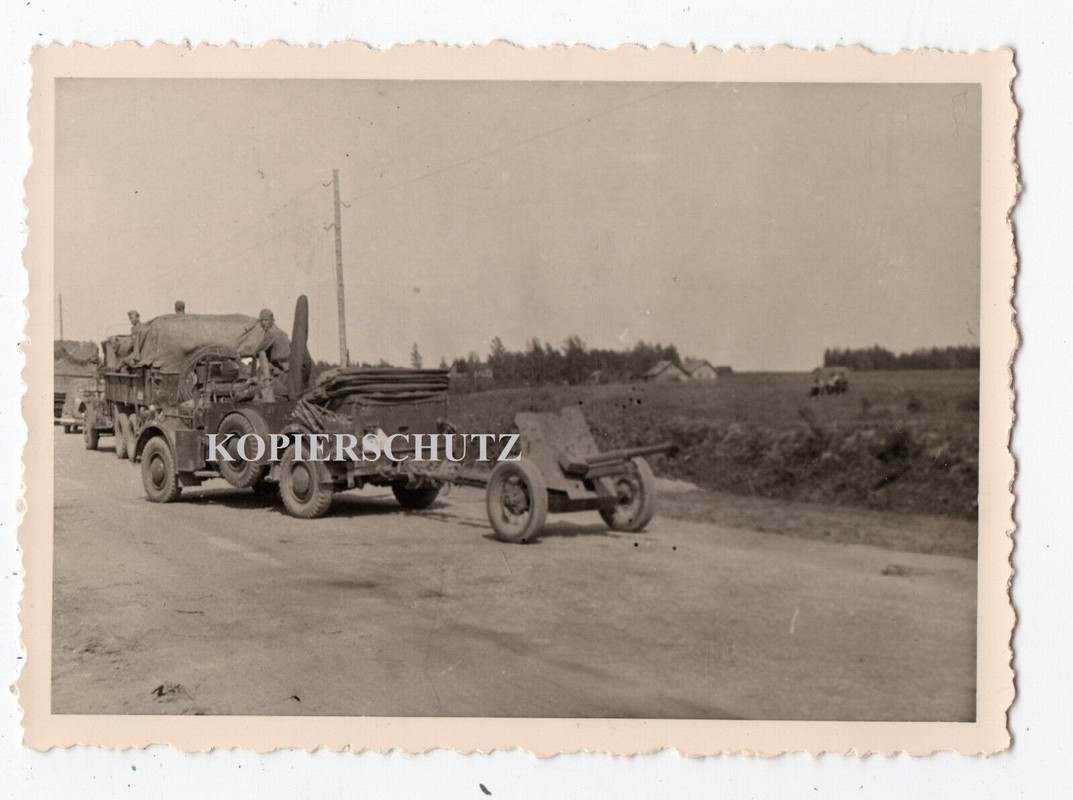 Russland Vorm. Kolonne Soldat SDkfz LKW PKW Kübel Flak Geschütz