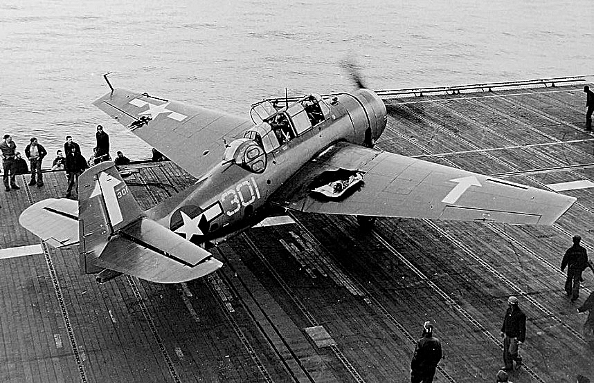 PAUL-NEWMAN-TBF-AVENGER-FOTOR.jpg