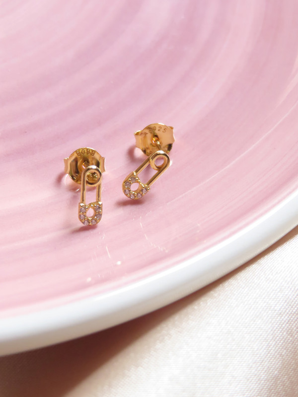 Minimal safety pin studs with zirconia stones
