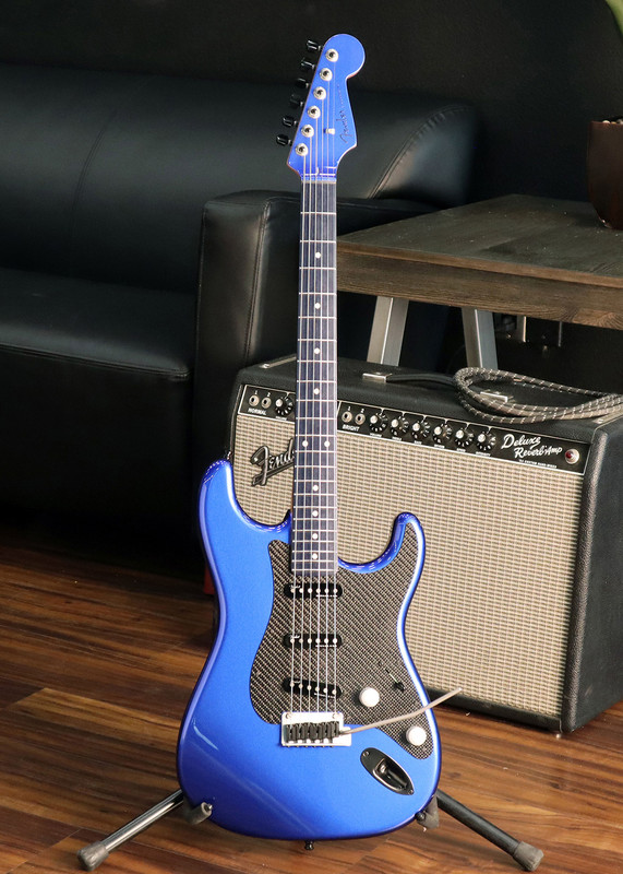 FenderLexus-Whole-guitar-w-amp-jpg