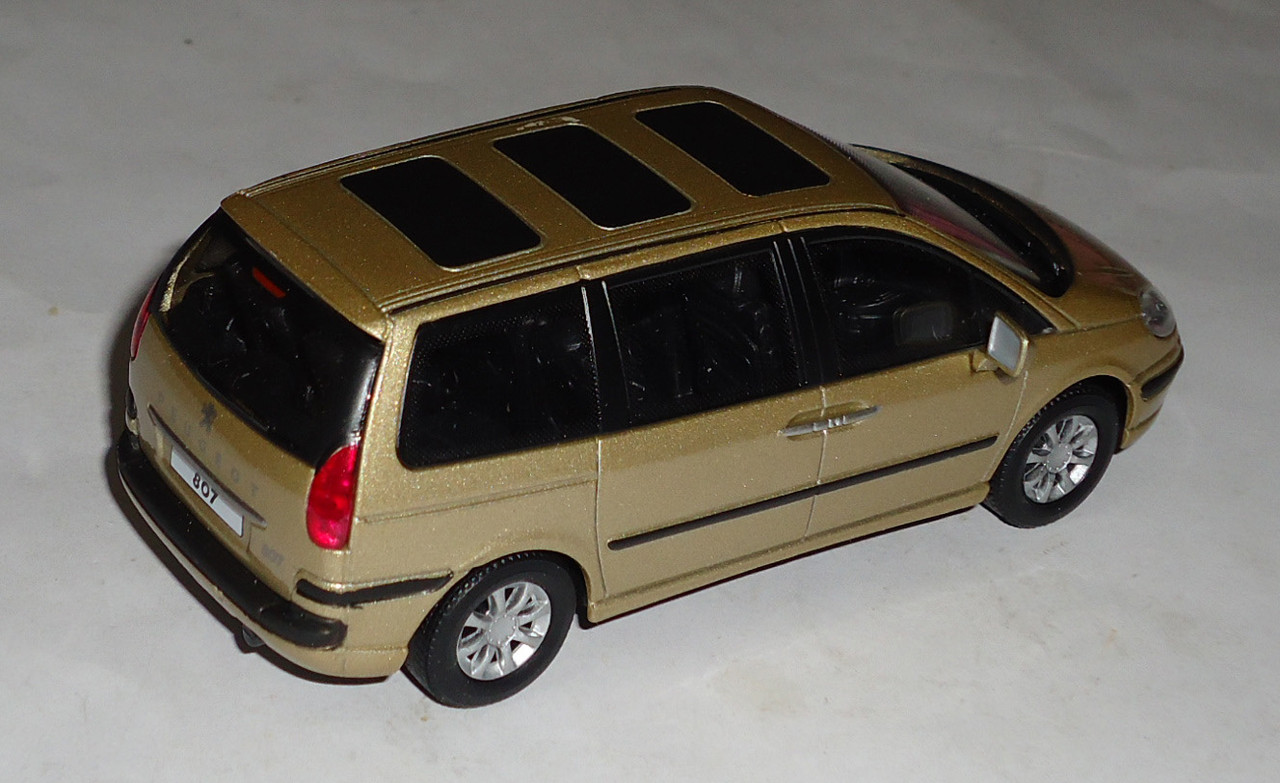 Peugeot-807 1