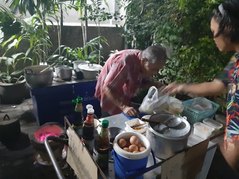 Facebook Max Udomsak