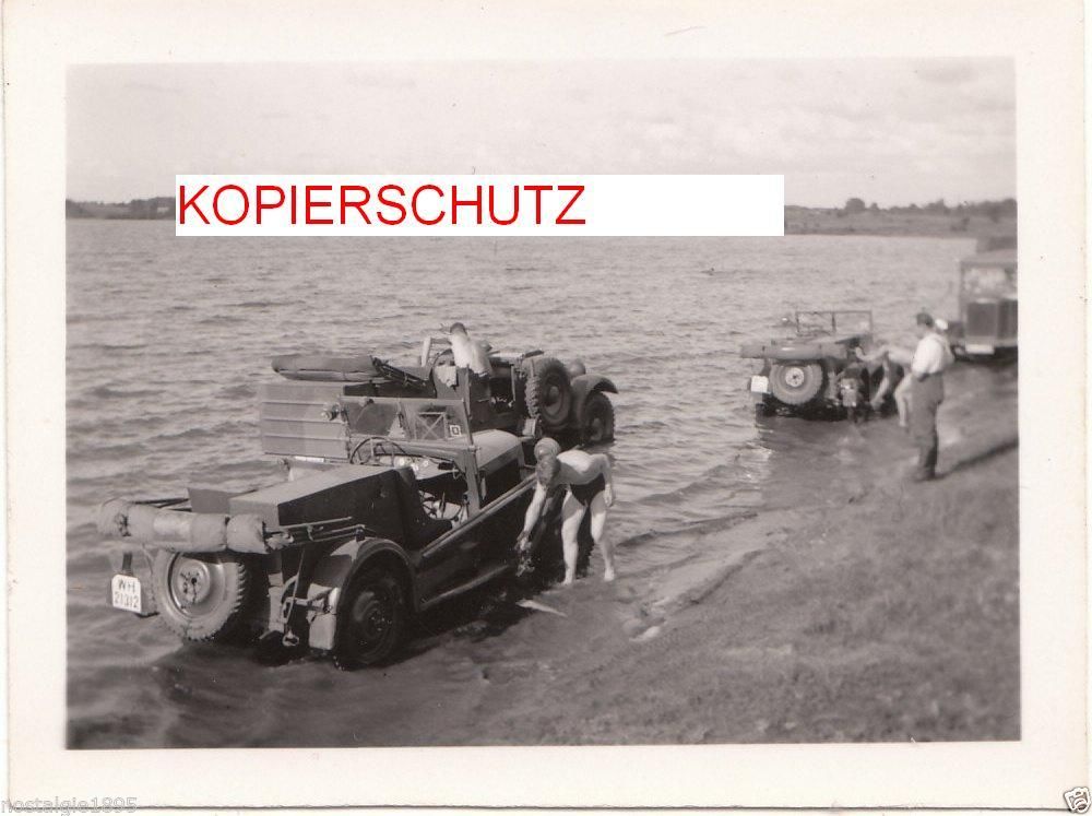 Soldaten waschen Geländewagen im See Groß Born 1