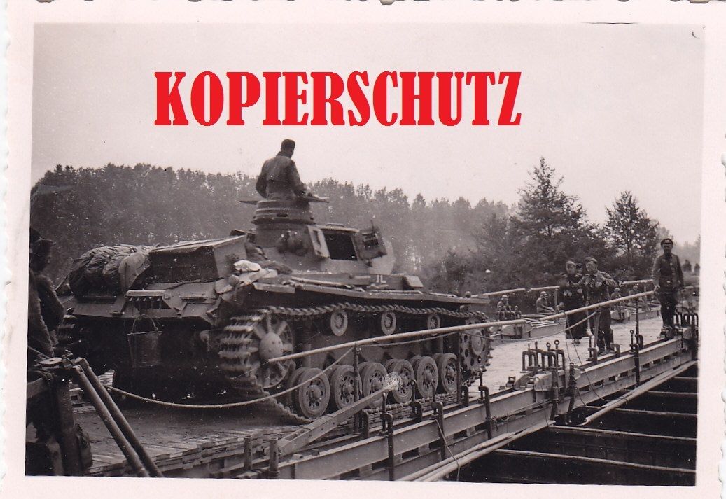 Panzer III in Frankreich setzt über Fluss Marne 