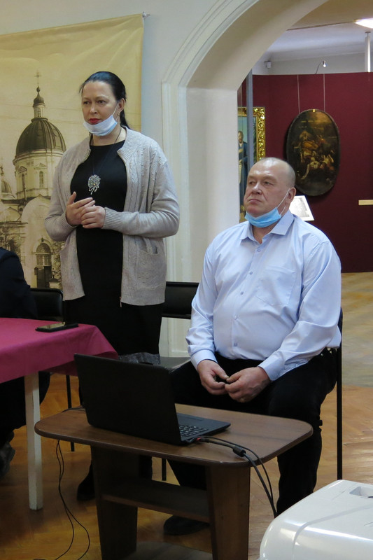 Супруги-родоведы Л.И. Фомич и  В.И. Патимов рассказывают о проделанной работе по родословию семьи