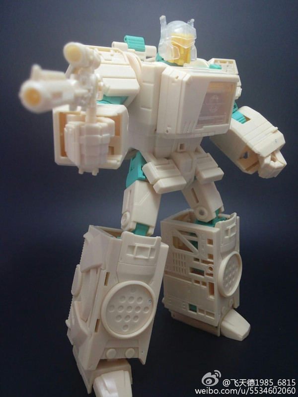 Leader-Class-Blaster-04