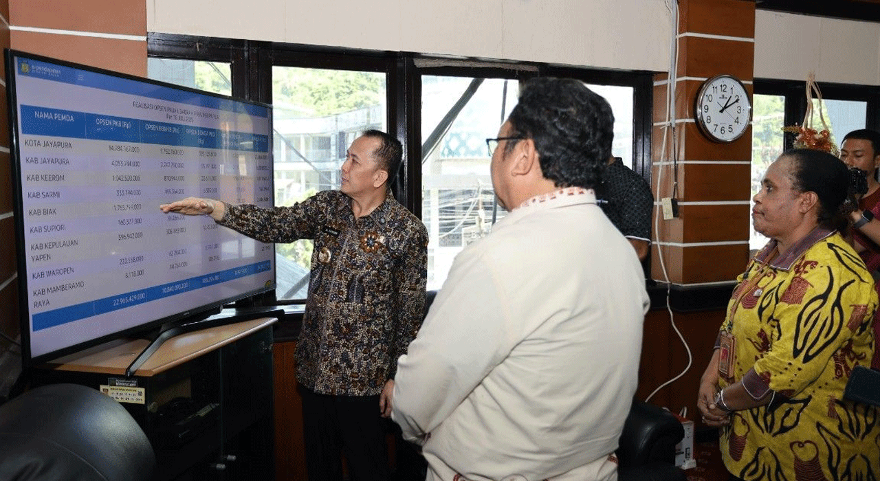 Gubernur Papua Imbau Warga Manfaatkan Pembebasan Denda Pajak