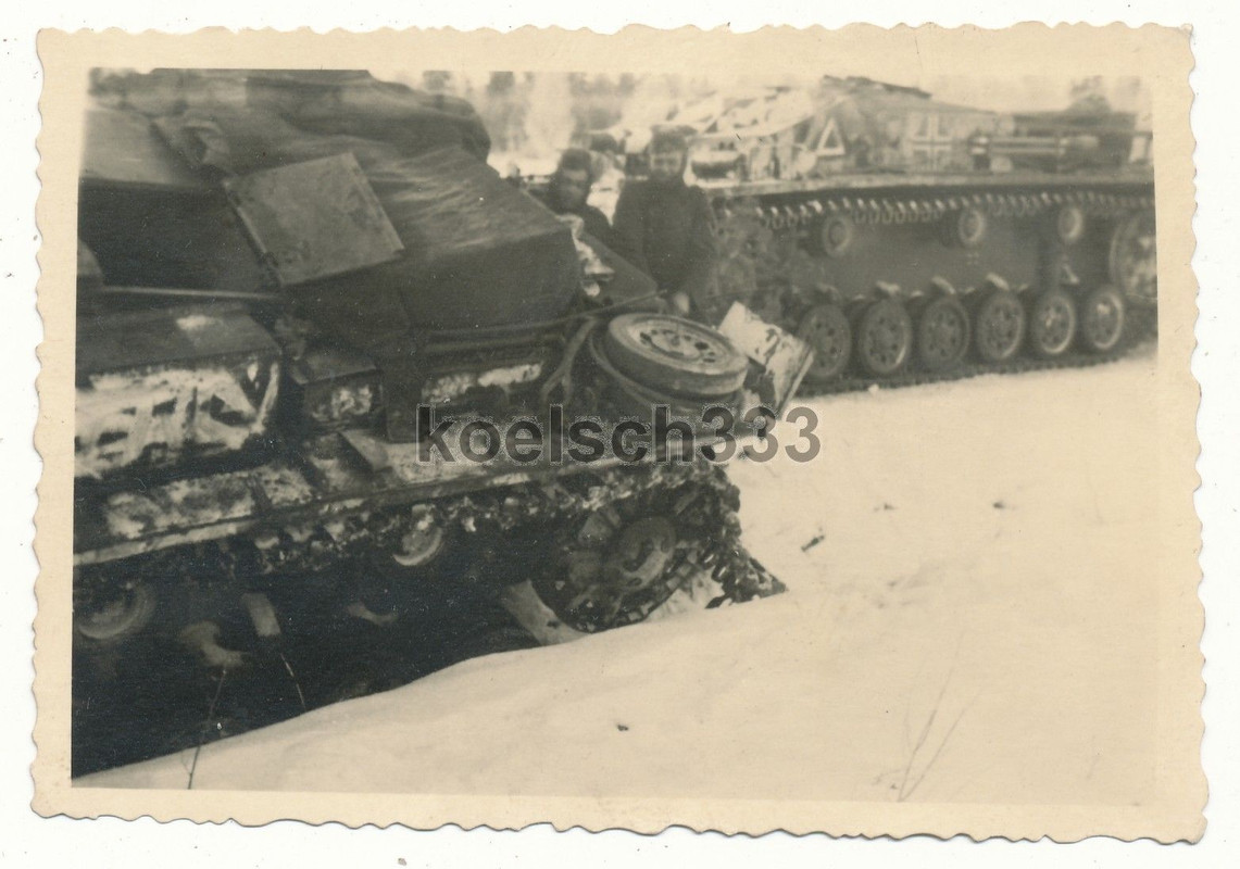 Foto Sturmgeschütz Panzer der Wehrmacht in Eis und Schnee an der