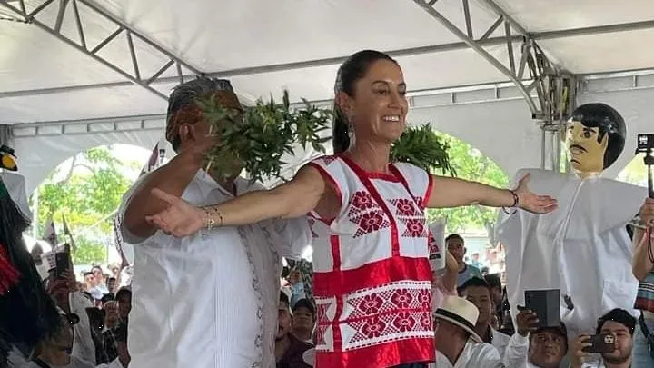 Sheinbaum recibe una “limpia” en Catemaco y visita el Puerto de Veracruz