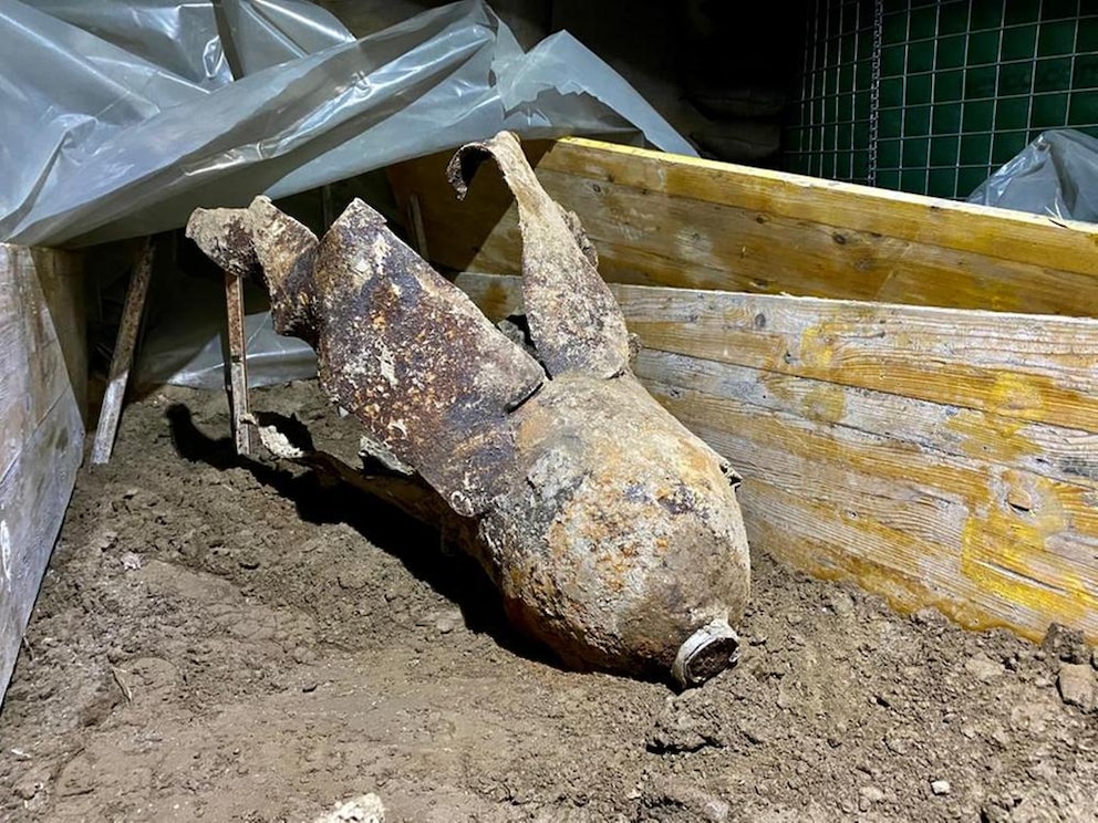 Primer plano de la bomba ya desactivada