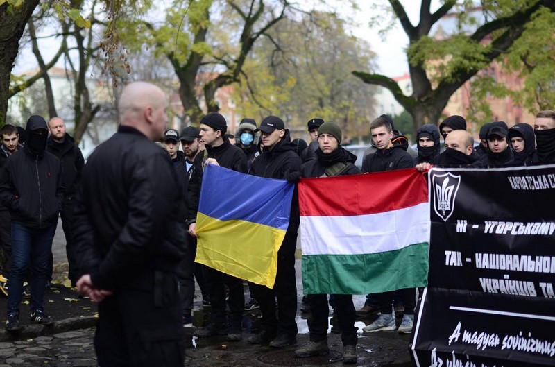 Kárpátalja szélsőséges ukrán szervezete, a "Szics" tüntet "a magyar sovinizmus" ellen.