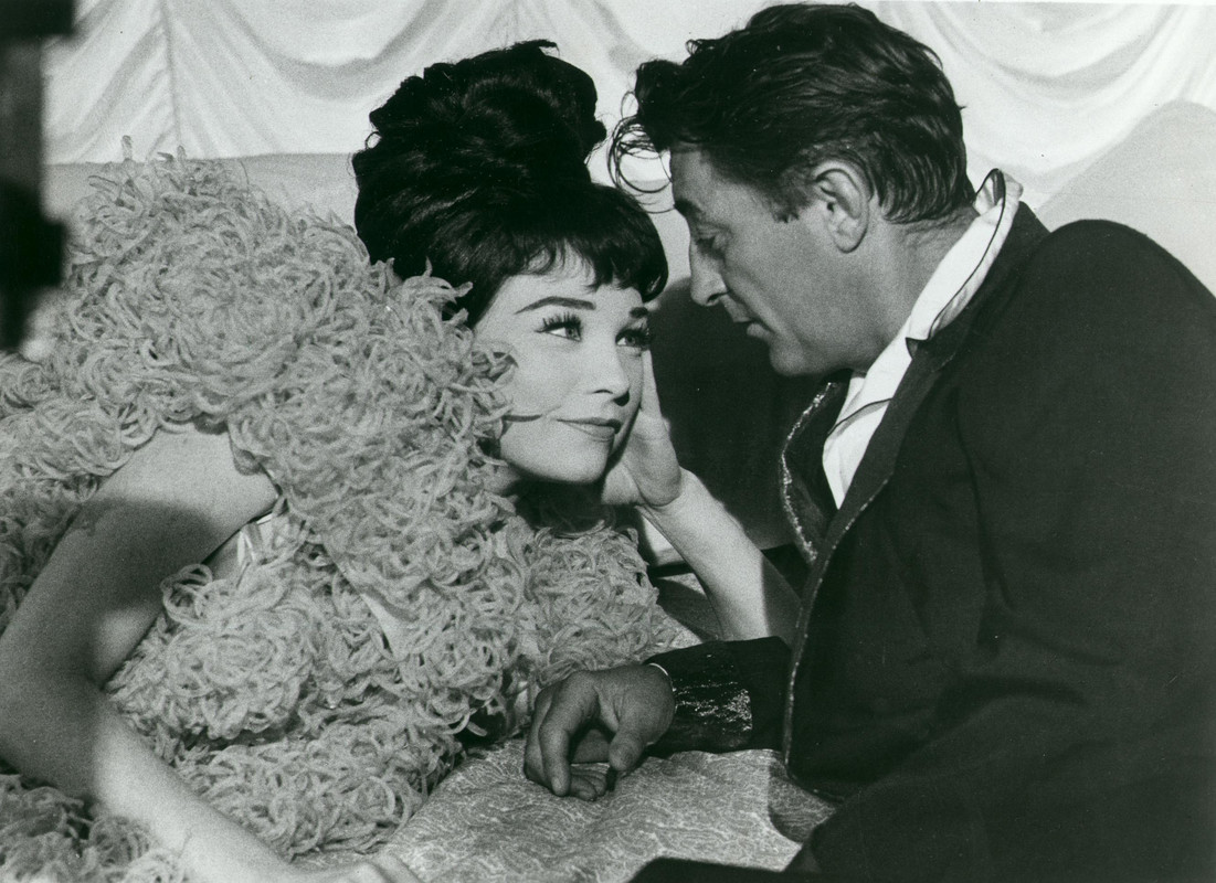 Shirley_MacLaine_b65