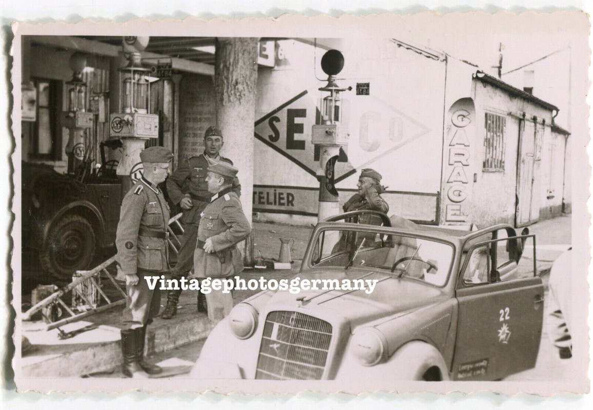 Foto Frankreich WH PKW Wappen Abzeichen Tankstelle Zapfsäule Reklame Öl