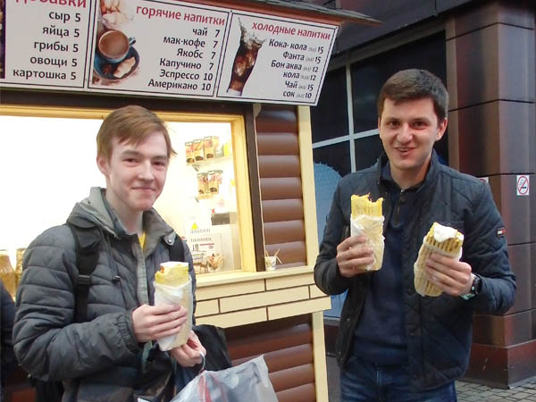 Первая в жизни поездка в Киев, три столичных торговых центра и больше десятка перемеренных костюмов Первая в жизни поездка в Киев, три столичных торговых центра и больше десятка перемеренных костюмов