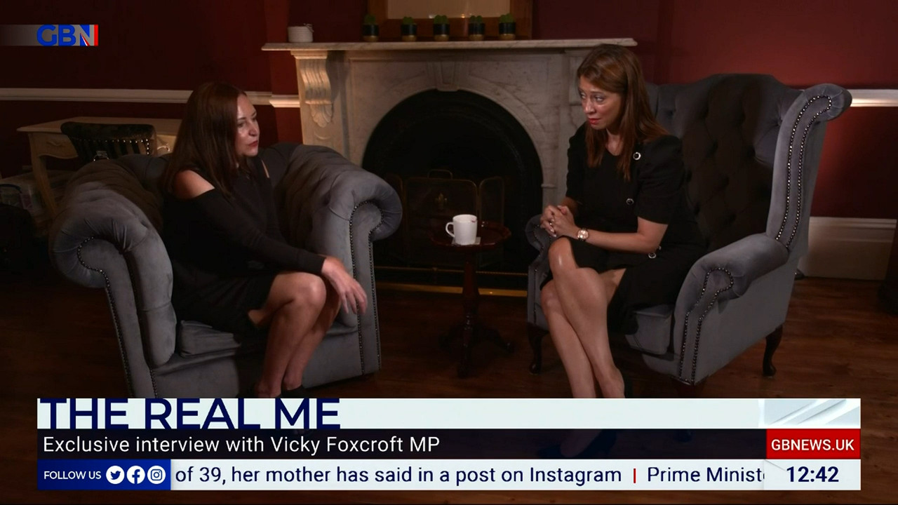 09.06 - 12.00.00 - The Briefing Lunchtime with Gloria De Piero. Your ....ts_snapshot_43.04.831