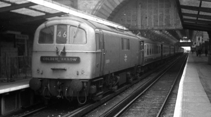 E5009 at Dover Marine (2015_08_19 15_20_48 UTC) (2017_01_23 23_11_49 UTC)