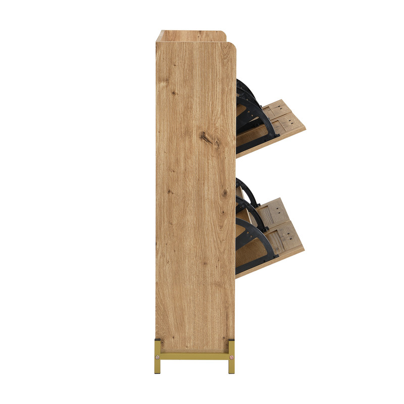 Meuble à chaussures compact placé dans une entrée étroite