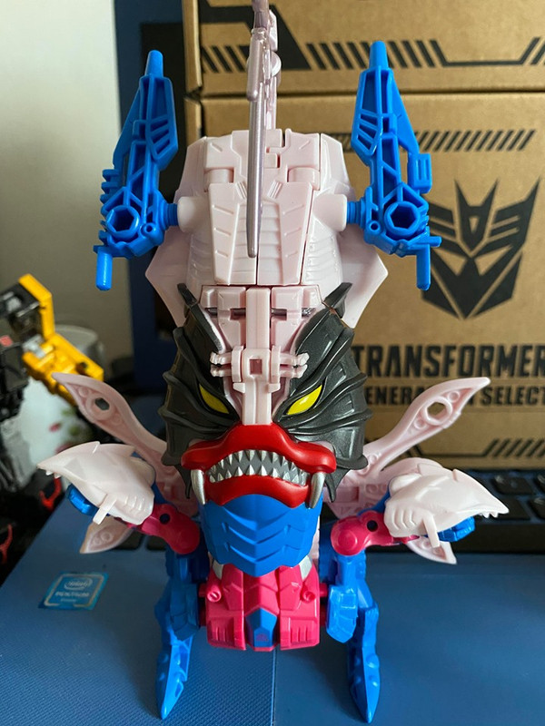 Transformers-Generations-Selects-Tentakill-Overbite-6