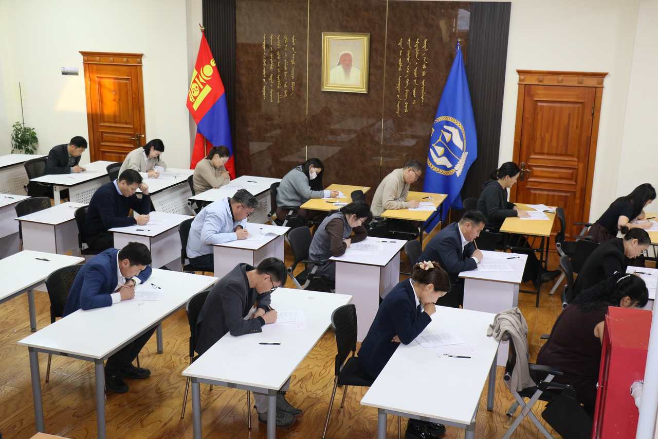 Анхан шатны шүүхийн шүүгчийн сул орон тоонд нэр дэвшигчийн хууль зүйн мэдлэг, чадварын шалгалт эхэллээ