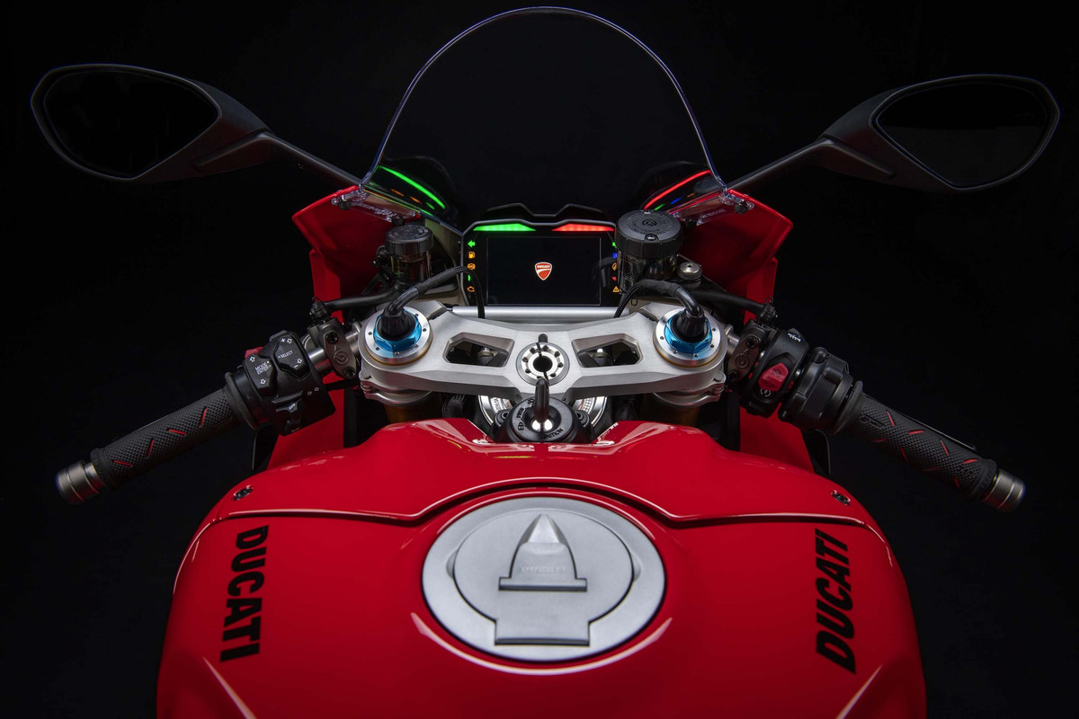 Фотографии Ducati Panigale V4 2022