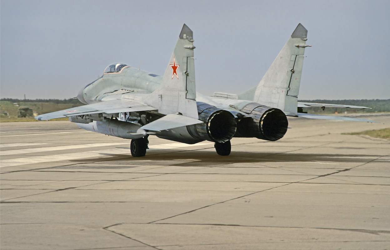 787. IAP, Mig-29 85 white (2)