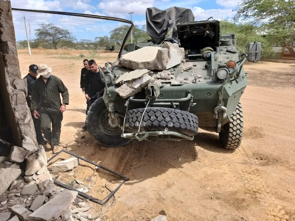 Un LAV-III del Ejrcito de Colombia queda fuera de servicio tras accidente   Amrica Militar informacin sobre defensa seguridad y geopoltica