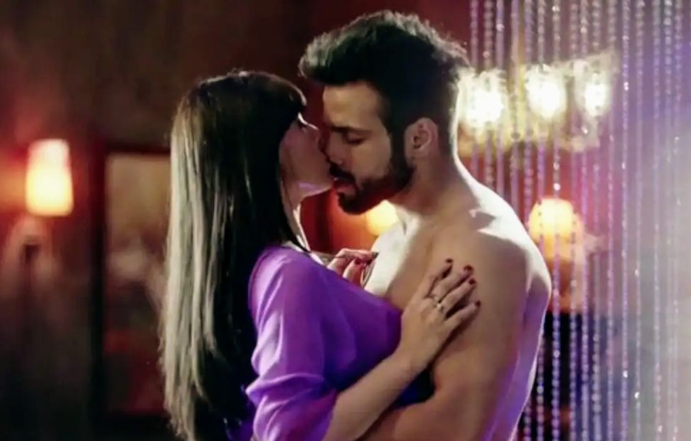 Bollywood actor topless dance and hot scene
