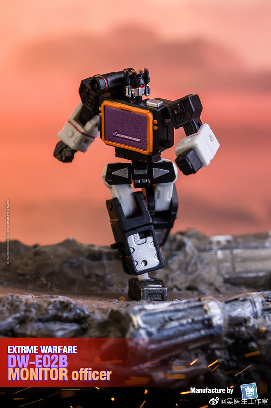 DW-E02-Monitor-Officer05