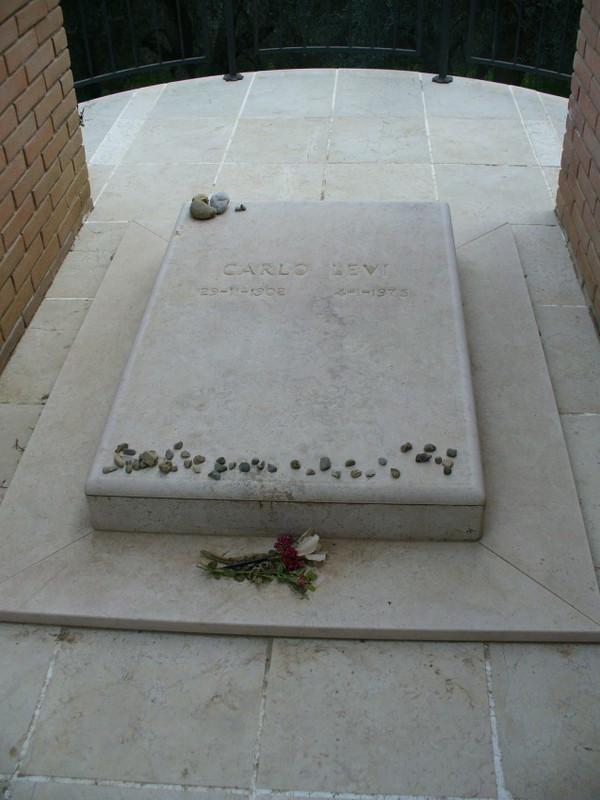 Aliano-Levi-tomb-close-637x849