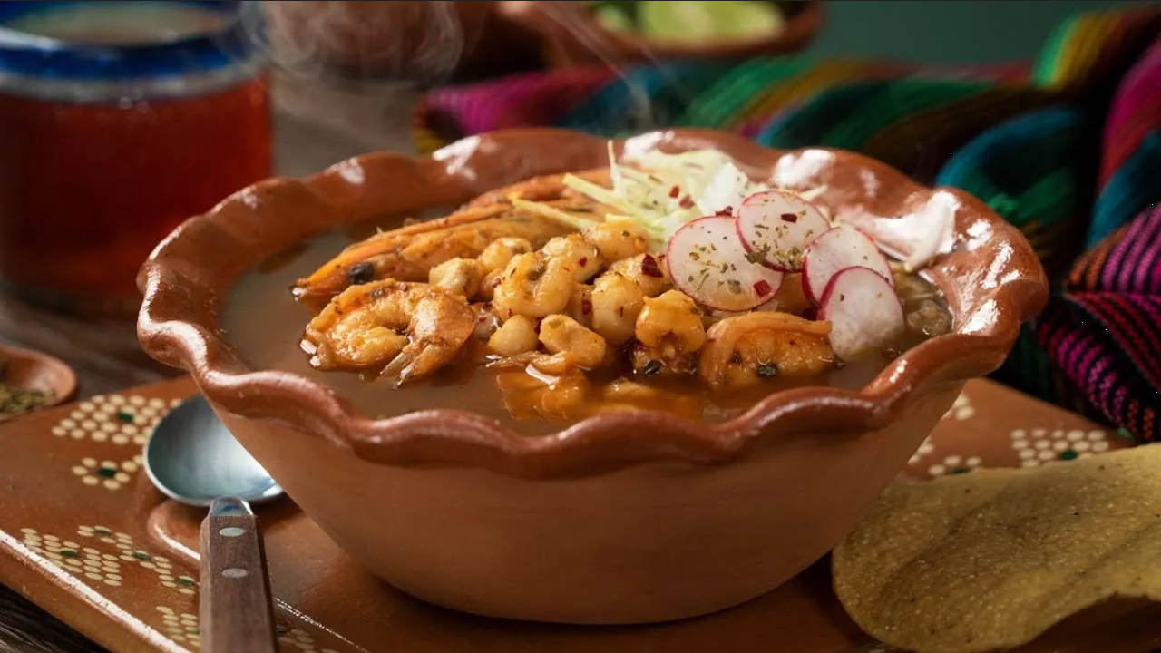 ¿Pozole de camarón? Aprende a prepararlo para el 15 de septiembre