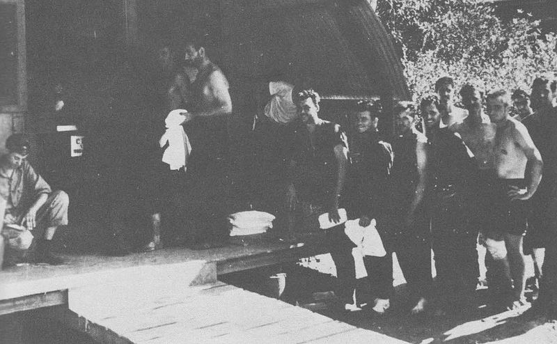 Supervivientes del USS Helena, en Vela Labella Supervivientes del USS Helena, en Vela Labella