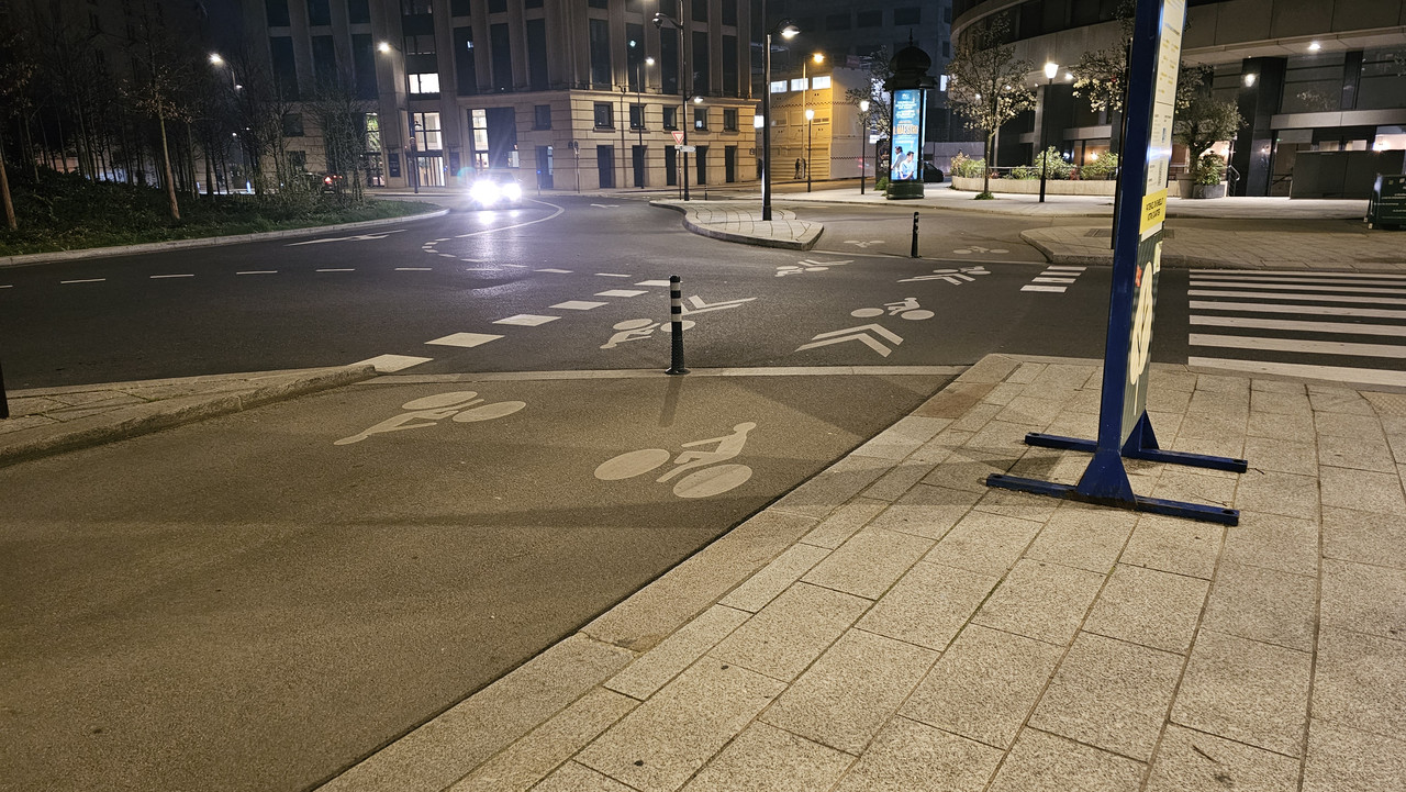人家腳踏車道又大又寬,交通部什麼時候才要學