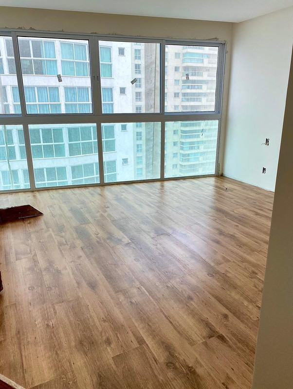 Piso laminado em ambiente residencial