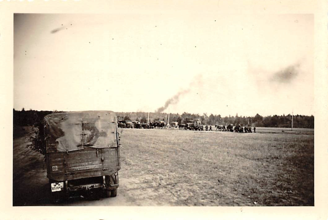 Vormarsch LKW Divisionzeichen Rauchwolke in Polen