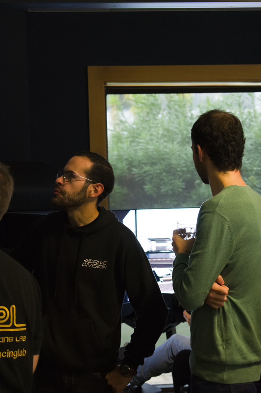 Membros da Drive Division a conviver durante o Coffee Break