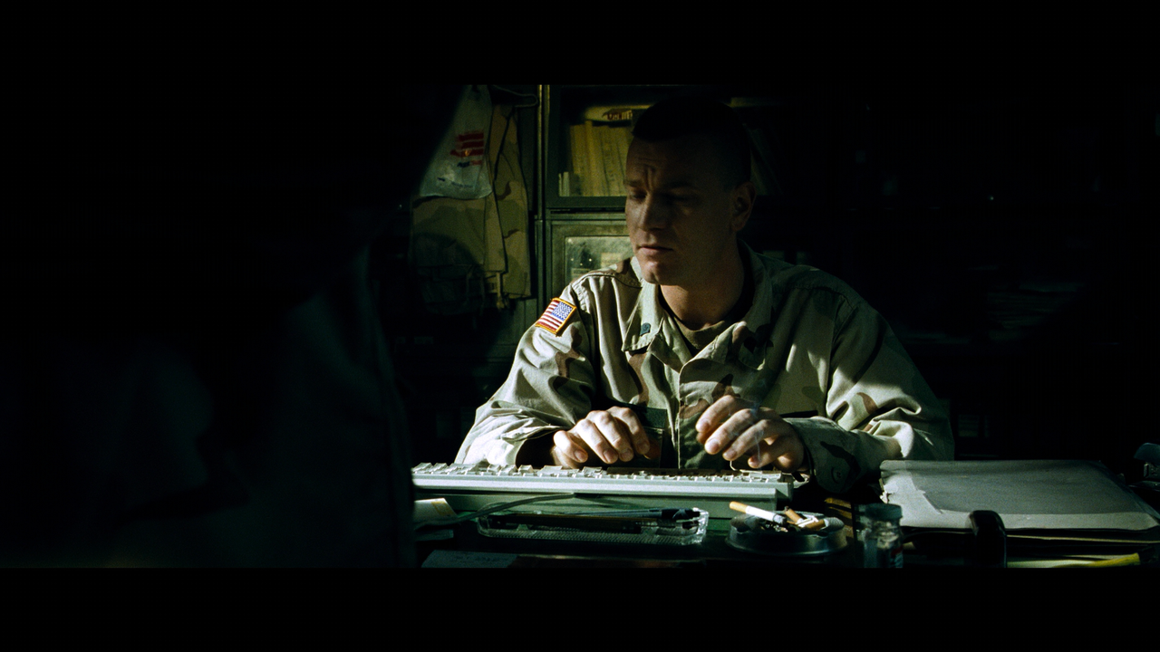 Black.Hawk.Down.2001.Theatrical.Cut.2160p.UHD.BDRemux.TrueHD.Atmos.7.1.HYBRID.DoVi-DVT.mkv_001115.46