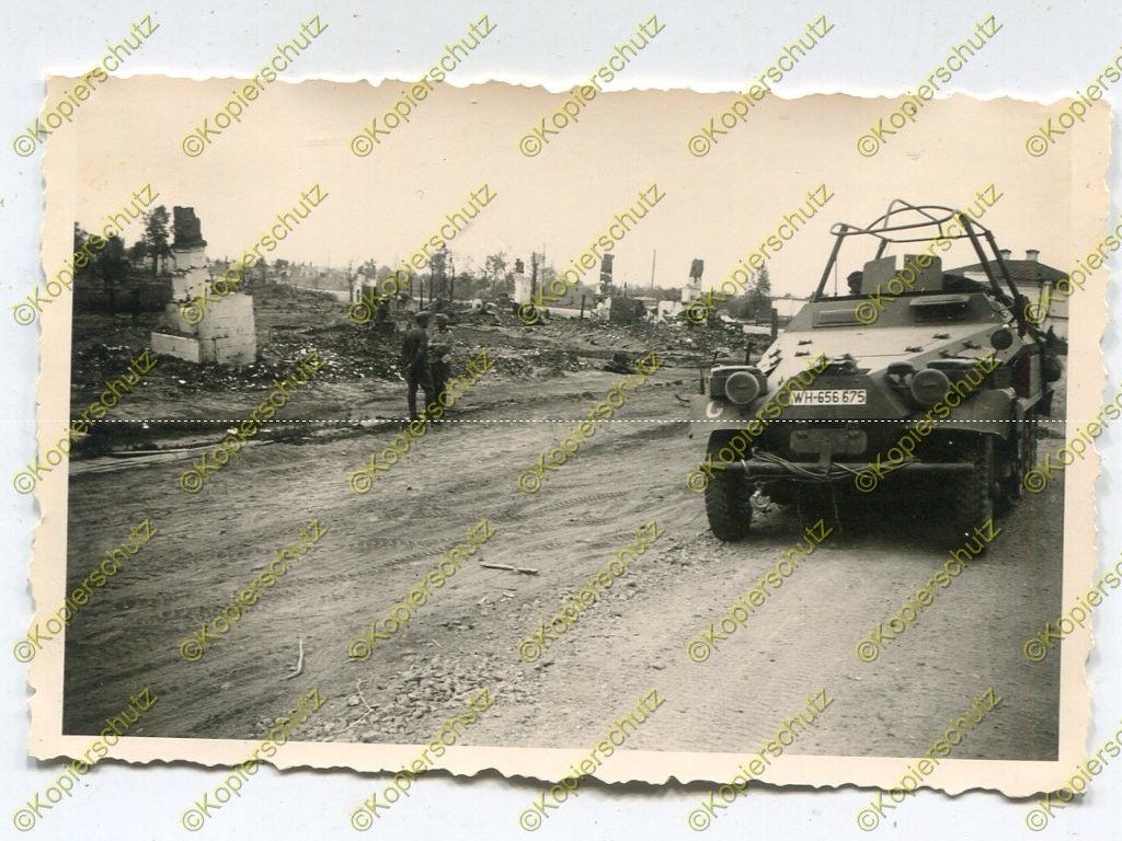 2Foto_Sdkfz_Halbkette_Panzerfunkwagen_bei_Bobruisk_Russland