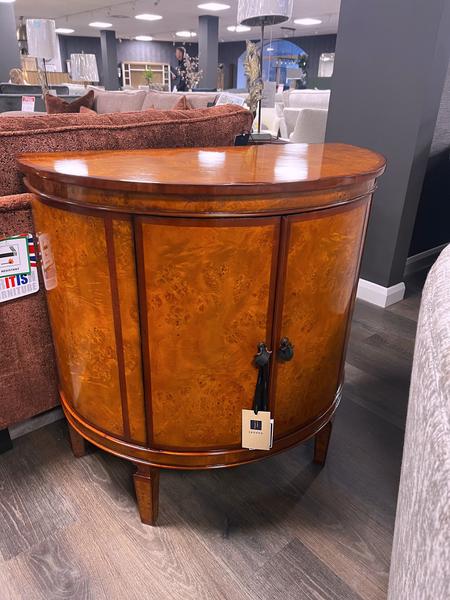Demi-lune-cabinet